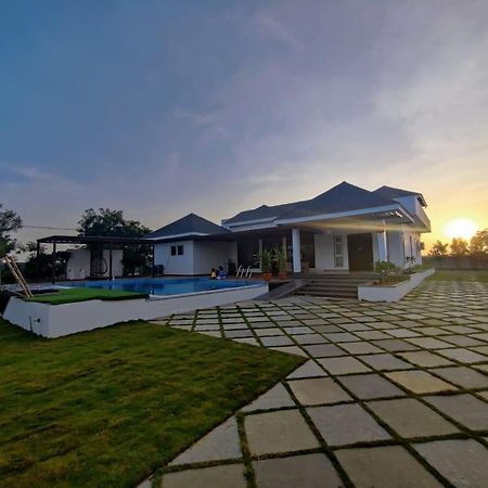 V R Farms Exotic Villa Venkatāpur Exterior foto