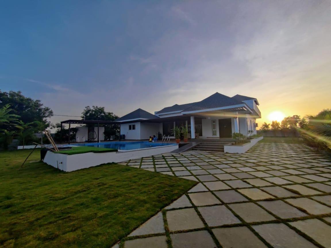 V R Farms Exotic Villa Venkatāpur Exterior foto